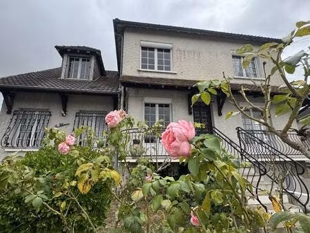 maison au centre d'ecueillé