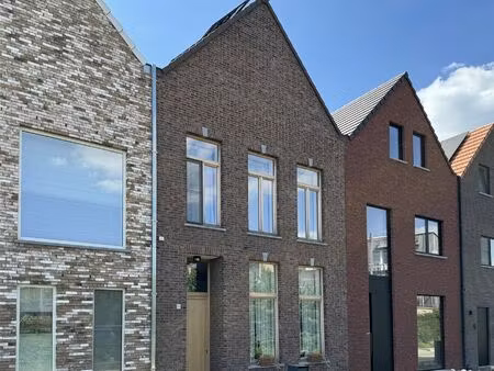 huis te huur in sint-niklaas met 3 slaapkamers