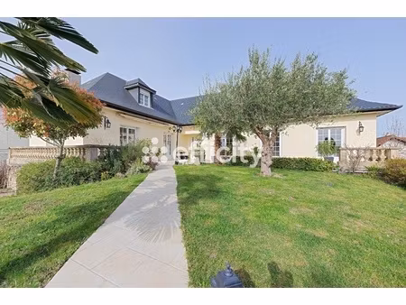 maison 8 pièces - 222 m²