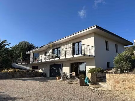 maison 9 pièces de 216 m2 à plouhinec