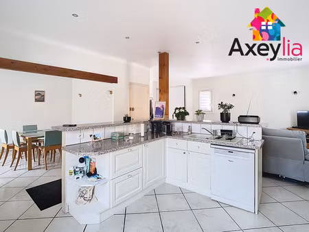 a vendre- roanne proche hôpital- maison de ville avec terrain