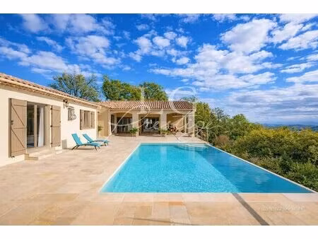 a 10 minutes de callian - superbe villa avec vue dégagée jusqu'à la mer  au calme absolu