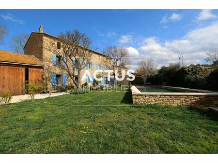 mas de caractère avec piscine au cœur de la provence