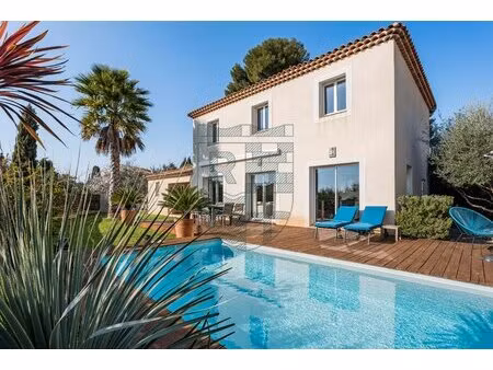 les trois lucs 13012 - maison familiale avec piscine