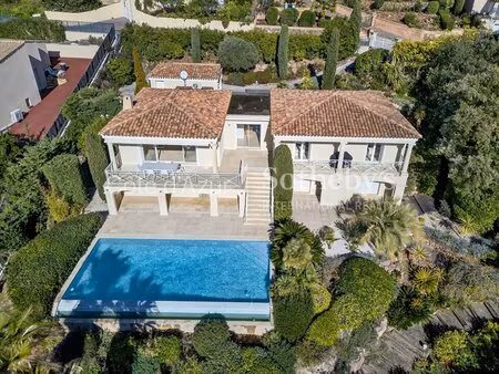 anthéor villa vue mer avec piscine à débordement dans domaine pr