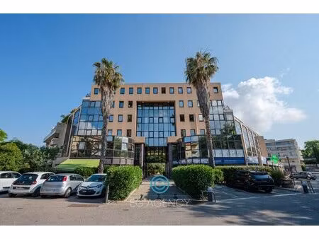 local professionnel de 38m² + parking intérieur