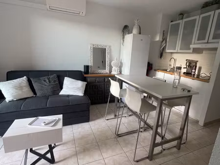 t2 meublé avec terrasse et parking résidence les jardins d