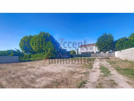 cabannes : terrain constructible viabilisé  plat et rectangulaire