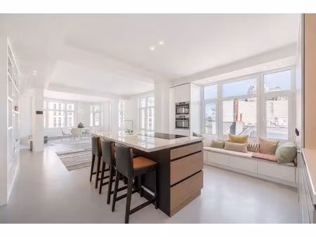 luxueus gerenoveerd appartement in befaamde meirbuilding