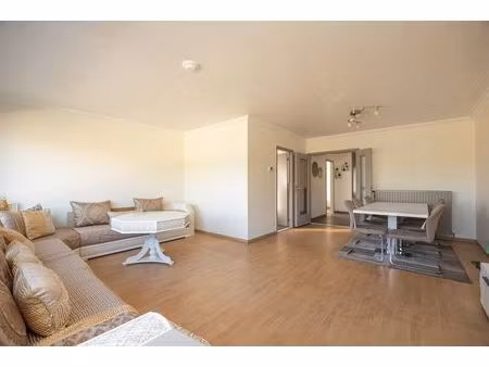 hoekappartement met 3 slaapkamers en terrasje