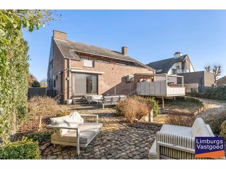 recent gerenoveerd appartement met tuin en terras  2 slaapkamers  in rekem