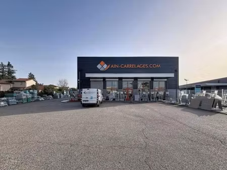 location / local commercial / 1200m2 / saint-priest 69800