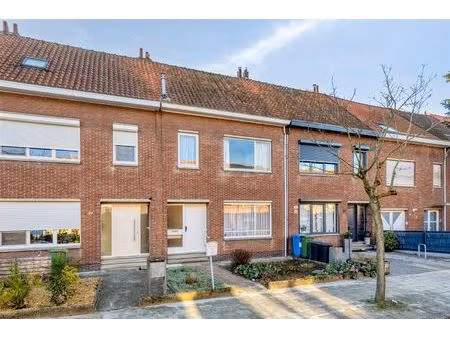 woning in rusige woonwijk met aparte garage