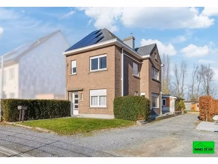 ruime 3-gevelwoning met 4 slaapkamers en tuin