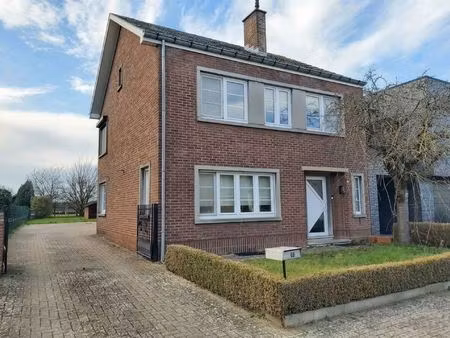 gezinswoning met 3 slaapkamers op royaal perceel van 14a18ca in het landelijke uikhoven!