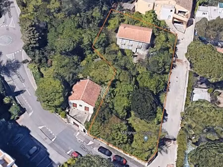 terrain de 720m2 avec projet de maison à rénover 178m2 - permis purgé - 20 min à pied du c