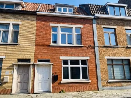 brugge centrum  instapklaar degelijk gerenoveerd energiezuinig lichtrijk woonhuis met 3 sl
