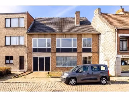te renoveren woning met 4 slaapkamers in lier