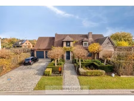 ruime villa met 6 slaapkamers op mooi perceel in villawijk te marke