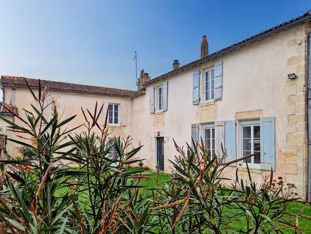 maison à vendre 9 pièces proche de tonnay charente(17)
