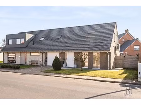 instapklare energiezuinige topper met garage en tuin