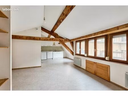 studio 1 pièce 33 m²