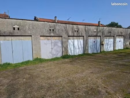 parking 17 m² coutras