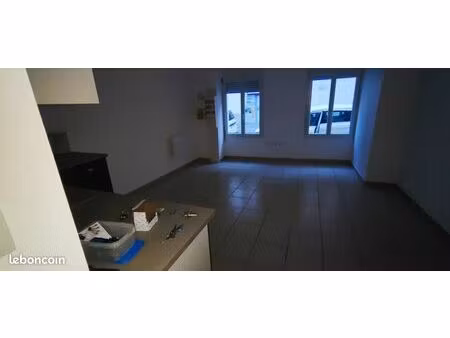 t2 rénové 36 m² – centre-ville mâcon – rue rambuteau – calme