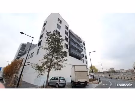 emplacement de parking en sous-sol dans une résidence de standing sécurisée