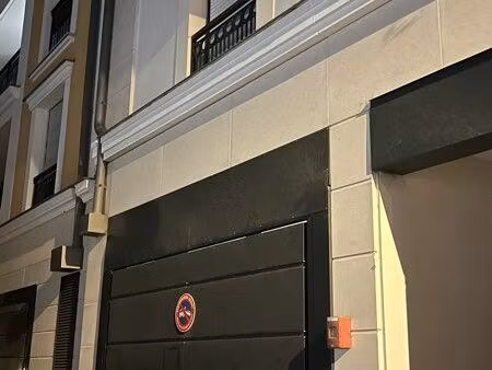 place parking voiture résidence sécurisée en face gare sannois