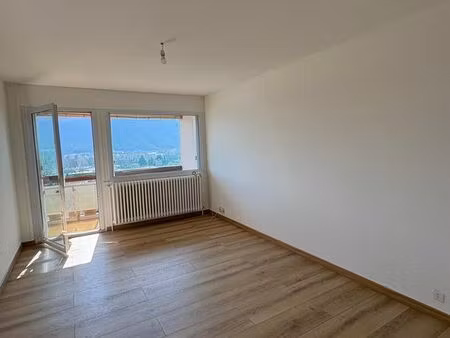 t3 dernier étage traversant – balcon vue salève – parking – tram genève