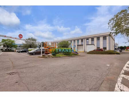 location local commercial