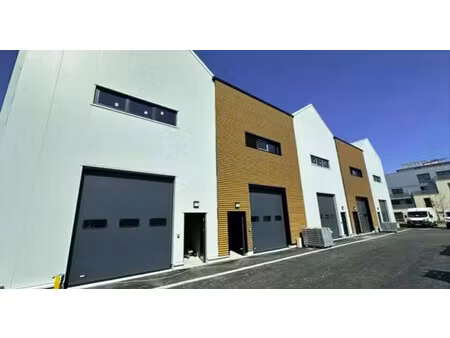 location local commercial