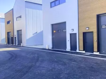 location local commercial