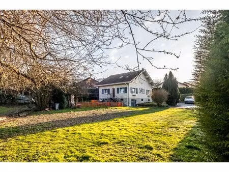 exclusivité maison avec deux appartements sur un grand terr