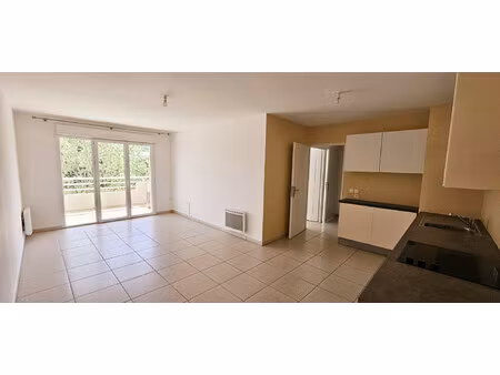 location appartement 3 pièces 57m² le luc 83340