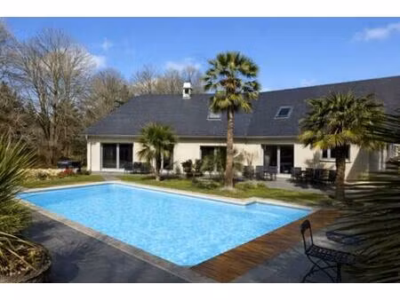 propriété familiale de 235 m² -4 chambres -piscine-dépendance-terrain1700m²