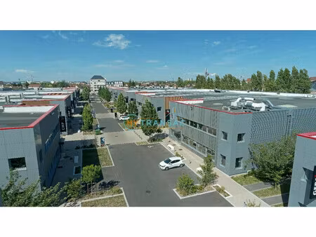 location local commercial