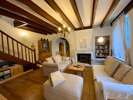 vente maison 6 pièces  164.00m²  montendre