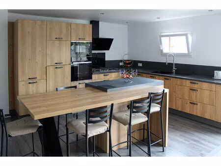 vente maison 6 pièces  144.00m²  guillac