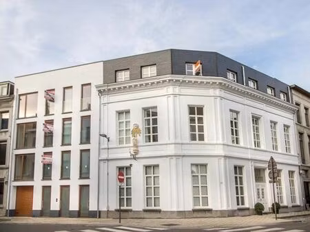 trendy gemeubeld appartement in sint-andries
