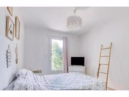 location maison 2 pièces 45 m² à les églisottes-et-chalaures (33230)