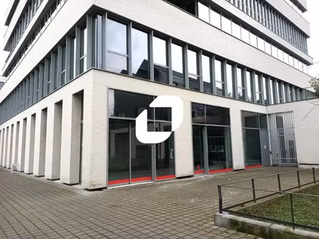 a louer  visibilite en angle de rue