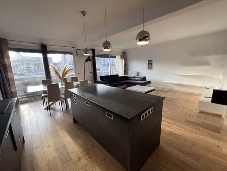 location appartement meublé 81 m2 type 3 traversant balcon parking corniche kennedy 13007 