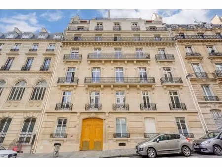 location local professionnel 349m²