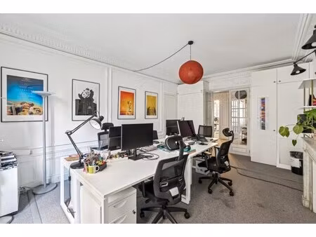 location local professionnel 176m²