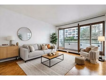 charmant studio à paris avec balcon et jardin