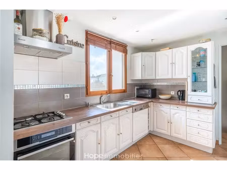 vente appartement 4 pièces 81 m² saint-genis-laval (69230)