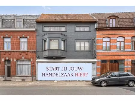 commercieel te koop in wakken met 3 slaapkamers