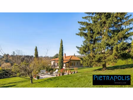 lumineuse maison sur terrain de 1800m2